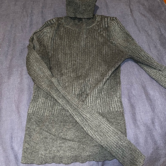 Fitted Zara Turtleneck - Picture 2 of 3